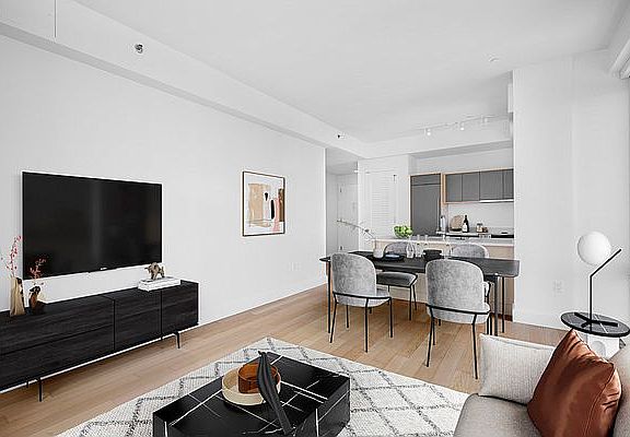 4th image of 10 City Poin APT 41L