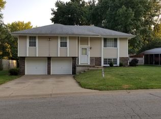 204 SW Gladstone Dr, Blue Springs, MO 64014