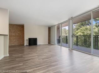 6000 Oakwood Dr APT 2F, Lisle, IL 60532