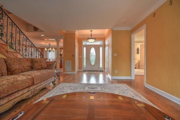 3rd image of 432 Lynchburg Ln