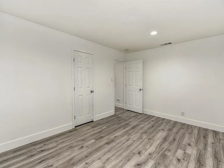 3652 McClellan Dr — Photo 12