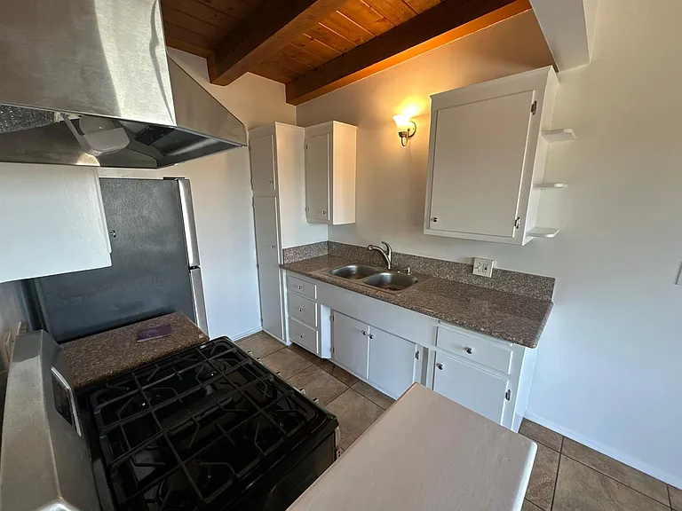700 Robinson St #6 — Photo 7