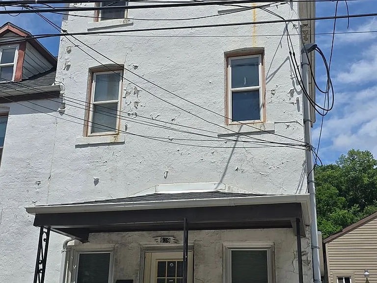 635-639 Baldwin St — Photo 2