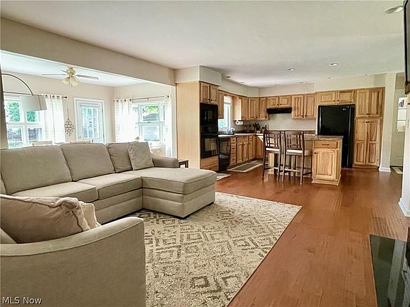 3rd image of 8448 Crystal Dr