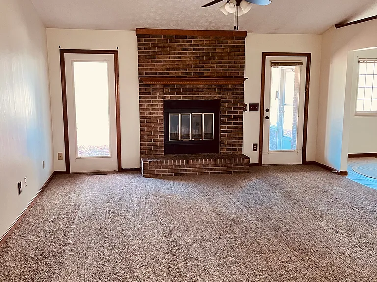 240 Bayberry Dr — Photo 2