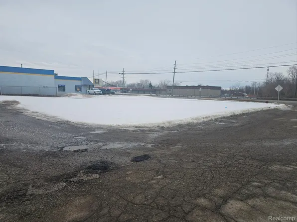 330 S Cedar St, Imlay City, MI 48444