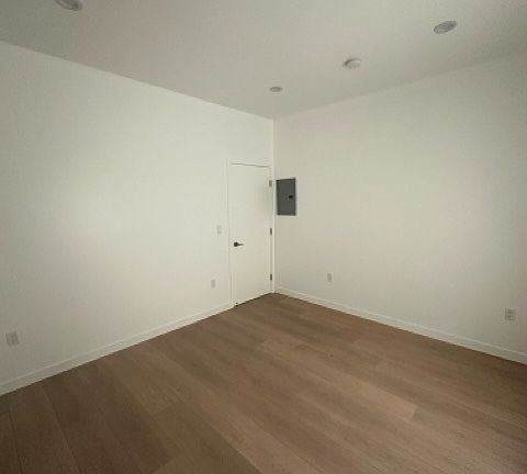 5th image of 7857 Fenwick St