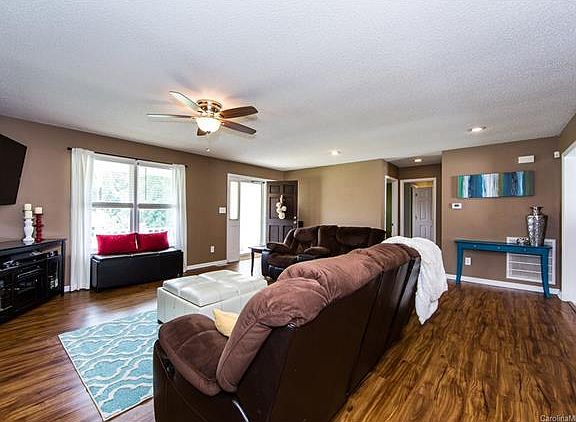 5th image of 7299 Hagers Hollow Dr