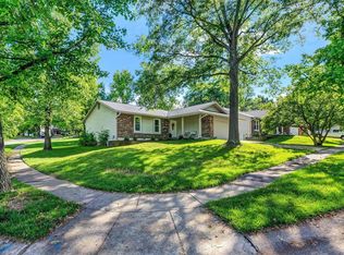 512 Treetop Village Dr, Ballwin, MO 63021
