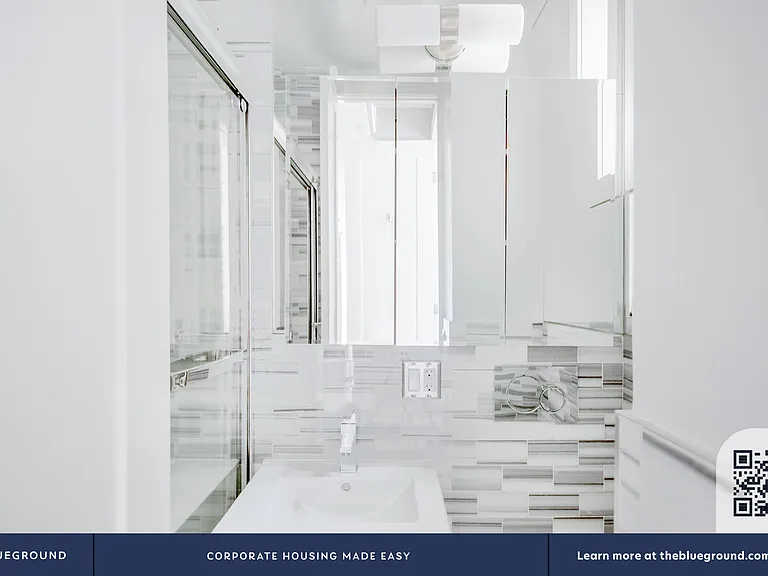 434 W 52nd St #5 — Photo 15