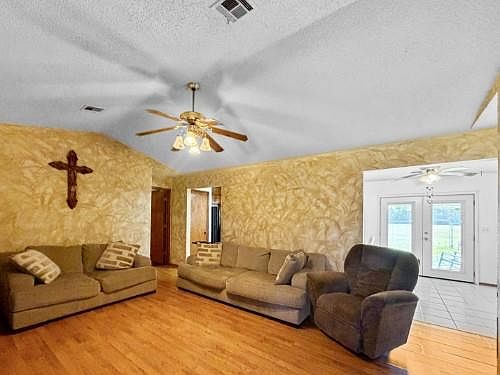 4th image of 614 SE 7th St