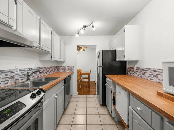 3451 Springfield Dr #312, Richmond, BC V7E 1Z2