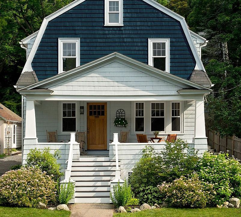 Single family home blocks from Smith College and easy walk to downtown Northampton