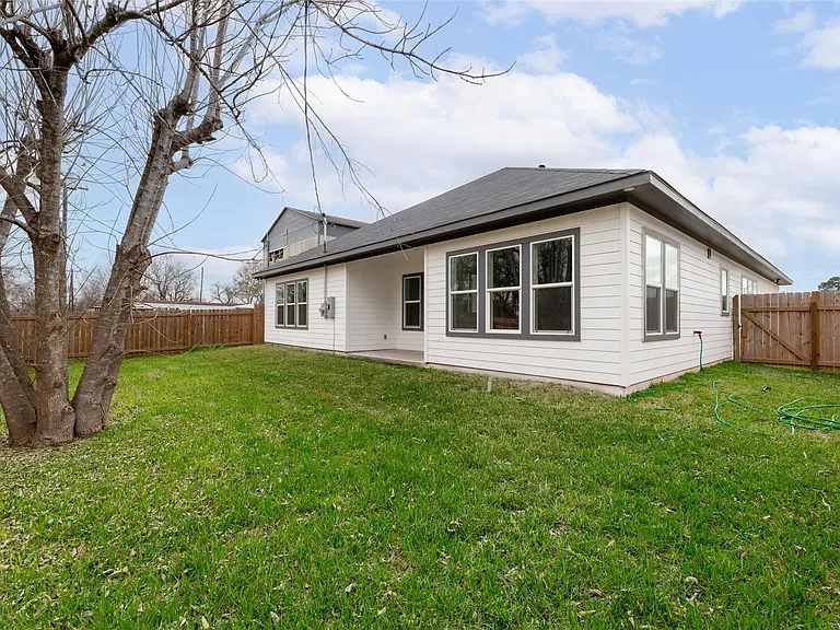 7430 Avenue E — Photo 35