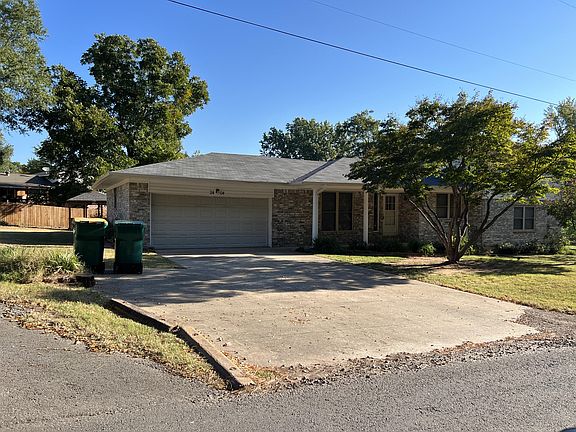 2nd image of 2404 Honeysuckle Ln