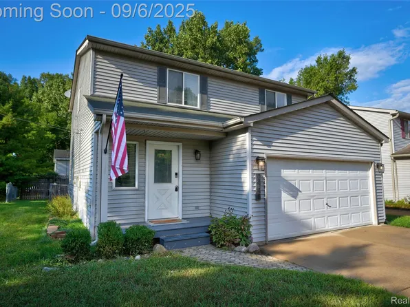 2948 Newberry Rd, Waterford, MI 48329