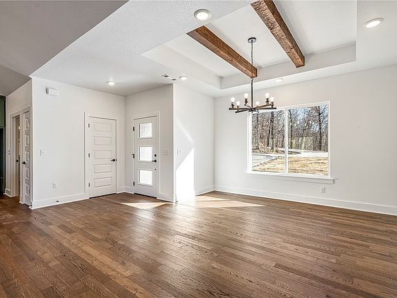 4th image of 12 Claypole Ln