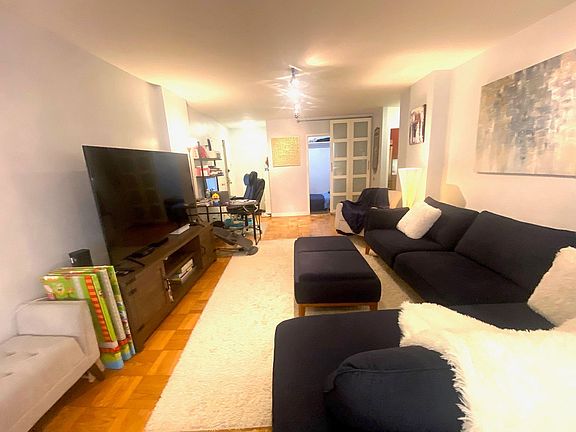 4th image of 440 E 62nd St APT 11G