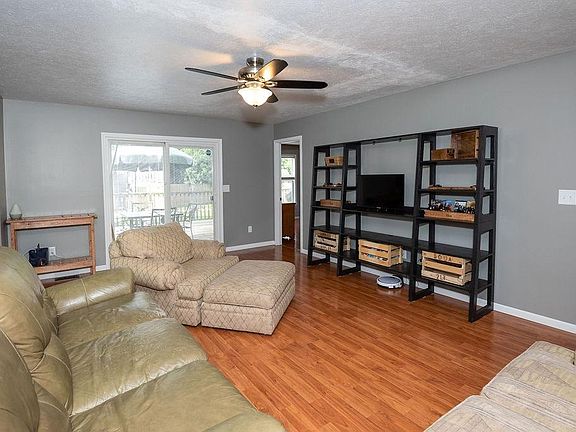 2nd image of 607 E 16th St