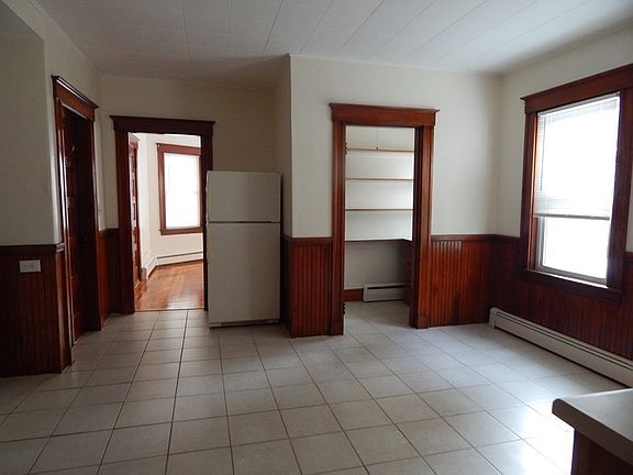 5th image of 25 Chapel Ct #1LEFT