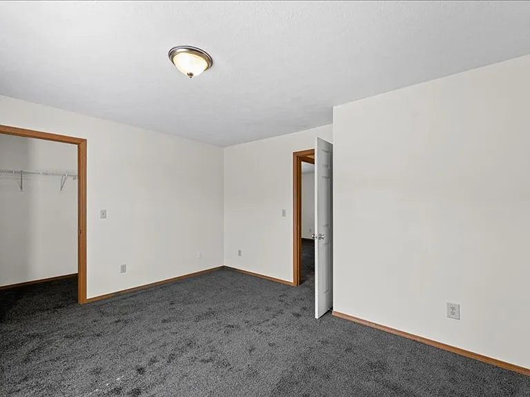 108 Oak Creek Plaza — Photo 51