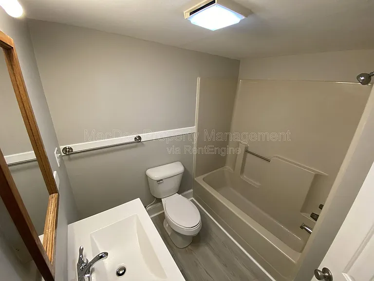 210 Milford St #B — Photo 10