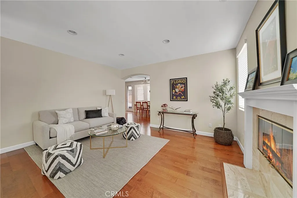 3 bed, 2.5 bath, 1766 sqft, $5,500 — Photo 2