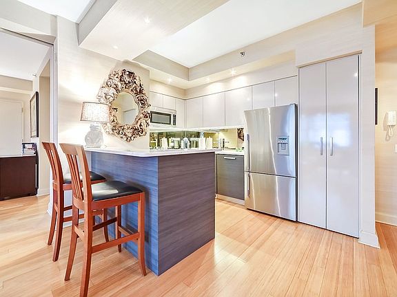 4th image of 505 W 47th St #Ph5n