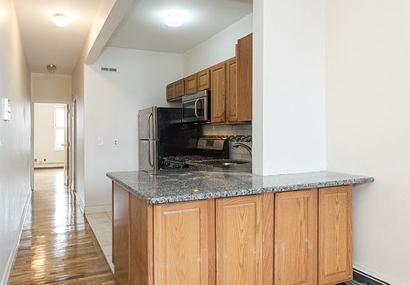 3rd image of 255 W 137th St APT 1