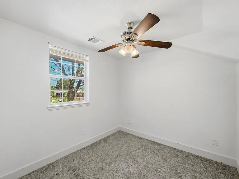 1501 Maiden Ln — Photo 19