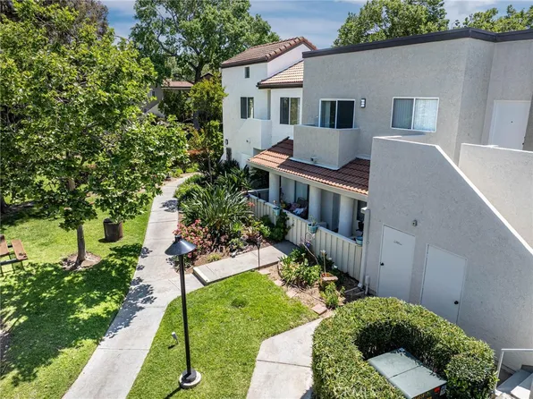 24450 Leonard Tree Ln Unit 202, Santa Clarita, CA 91321