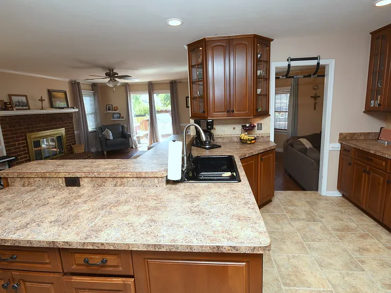 5181 Eagle Run Rd — Photo 4