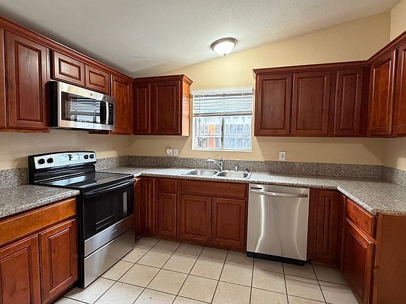 2nd image of 136 Pico Ave