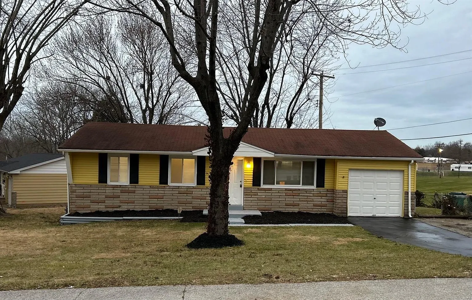 10225 Lilac Ave photo 1