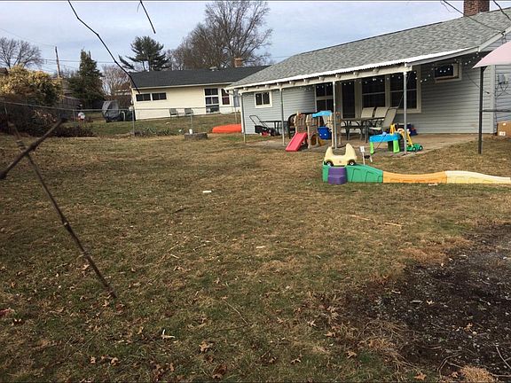 2nd image of 7 Tall Pine Ln
