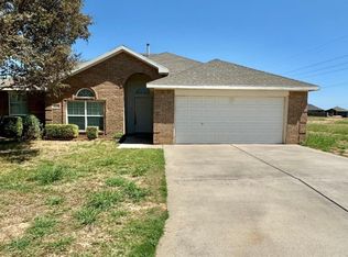1301 Nottingham Ave, Wolfforth, TX 79382