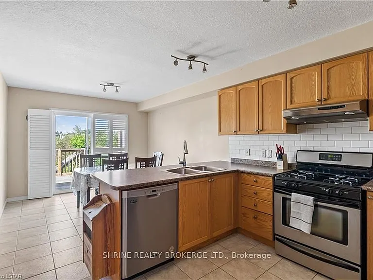 1841 Foxwood Ave #UPPER — Photo 11