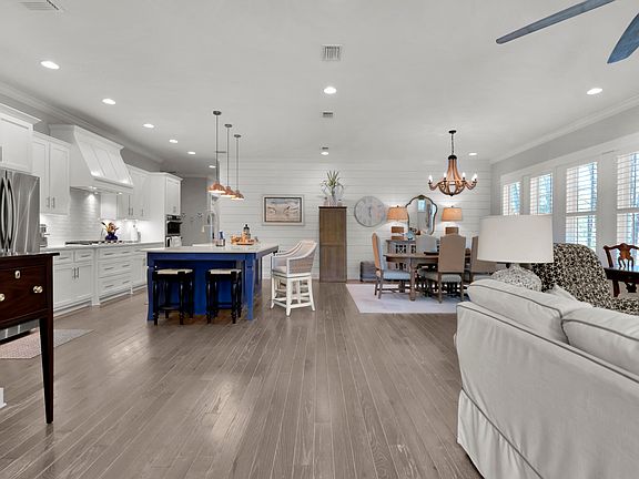 5th image of 177 Bartons Way W