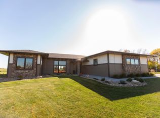 680 Riverbend Rd, Oxbow, ND 58047