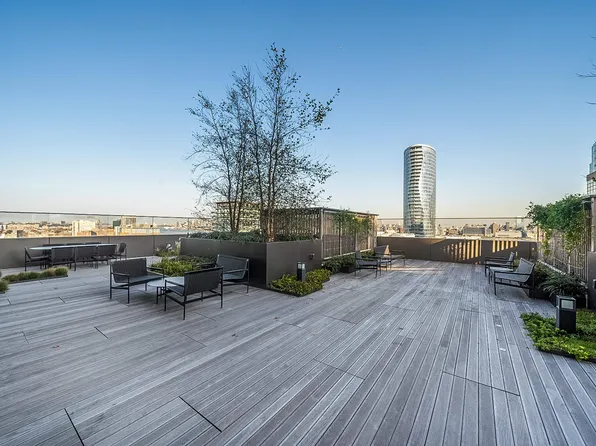 75 Park Lane South image 21 of 23