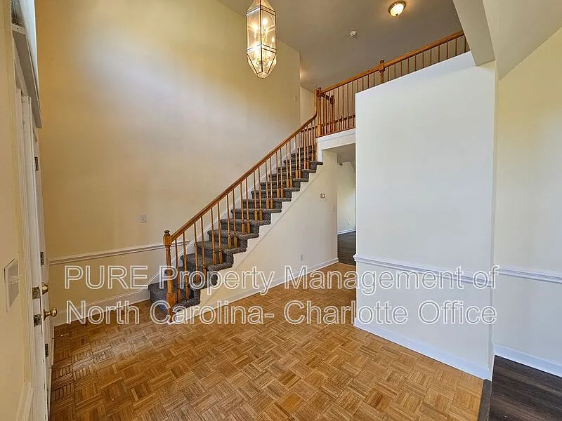 4 bed, 2.5 bath, 2517 sqft, $2,449 — Photo 4