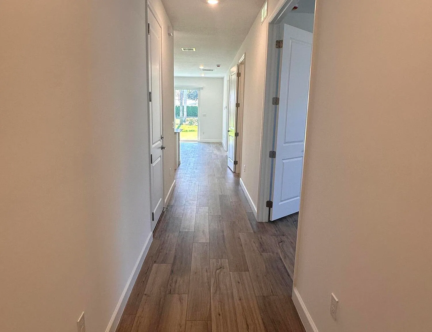 3 bed, 2.0 bath, 1319 sqft, $3,400 — Photo 3