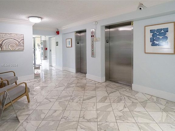 5th image of 2000 NE 135th St #702