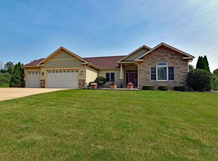 3011 Oakcrest Dr, Kansasville, WI