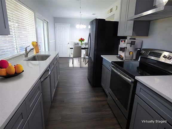 3rd image of 5016 Roberts Dr