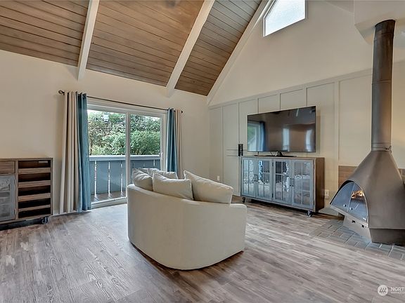 2nd image of 4221 67th Avenue W #B