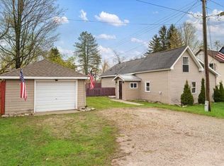 218 N Park St, Pellston, MI 49769
