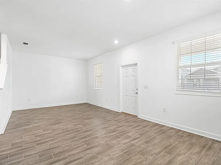 3053 Ella Way — Photo 5