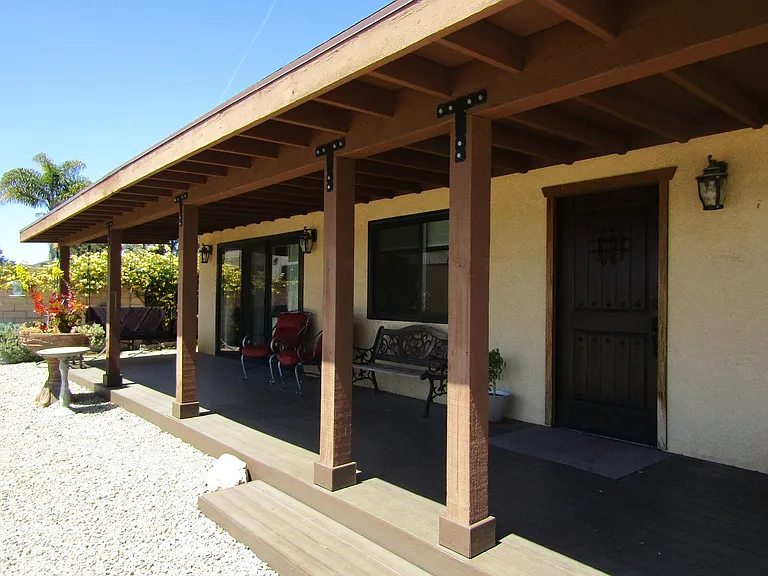 225 Cyclone St — Photo 2