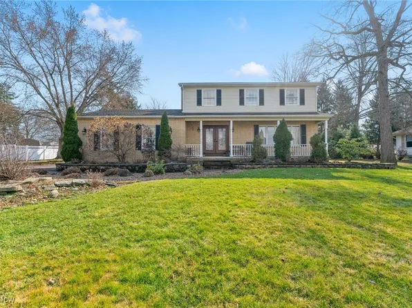 1009 Palmetto Dr, Hubbard, OH 44425